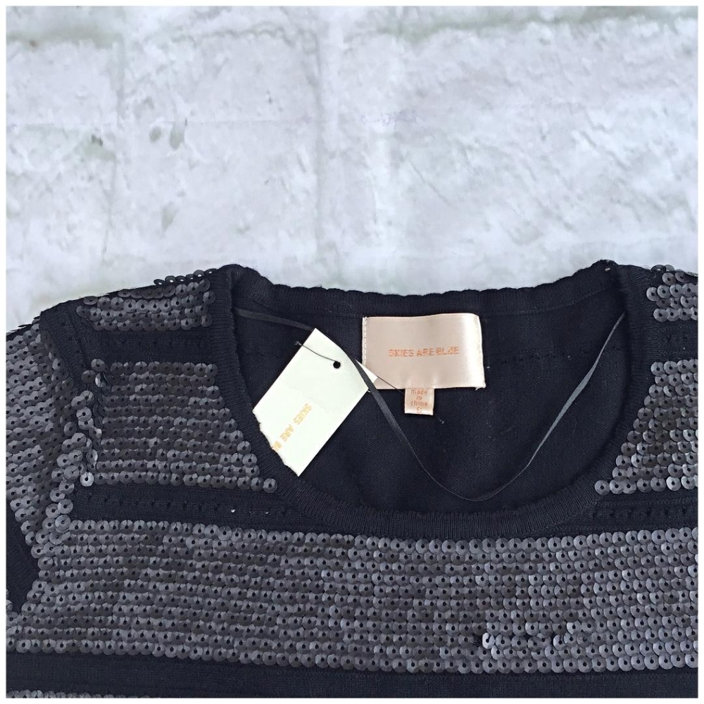 LAST ONE! SKIES ARE BLUE Stitch Fix Matte Black Sequins Top - Picture 3 of 8